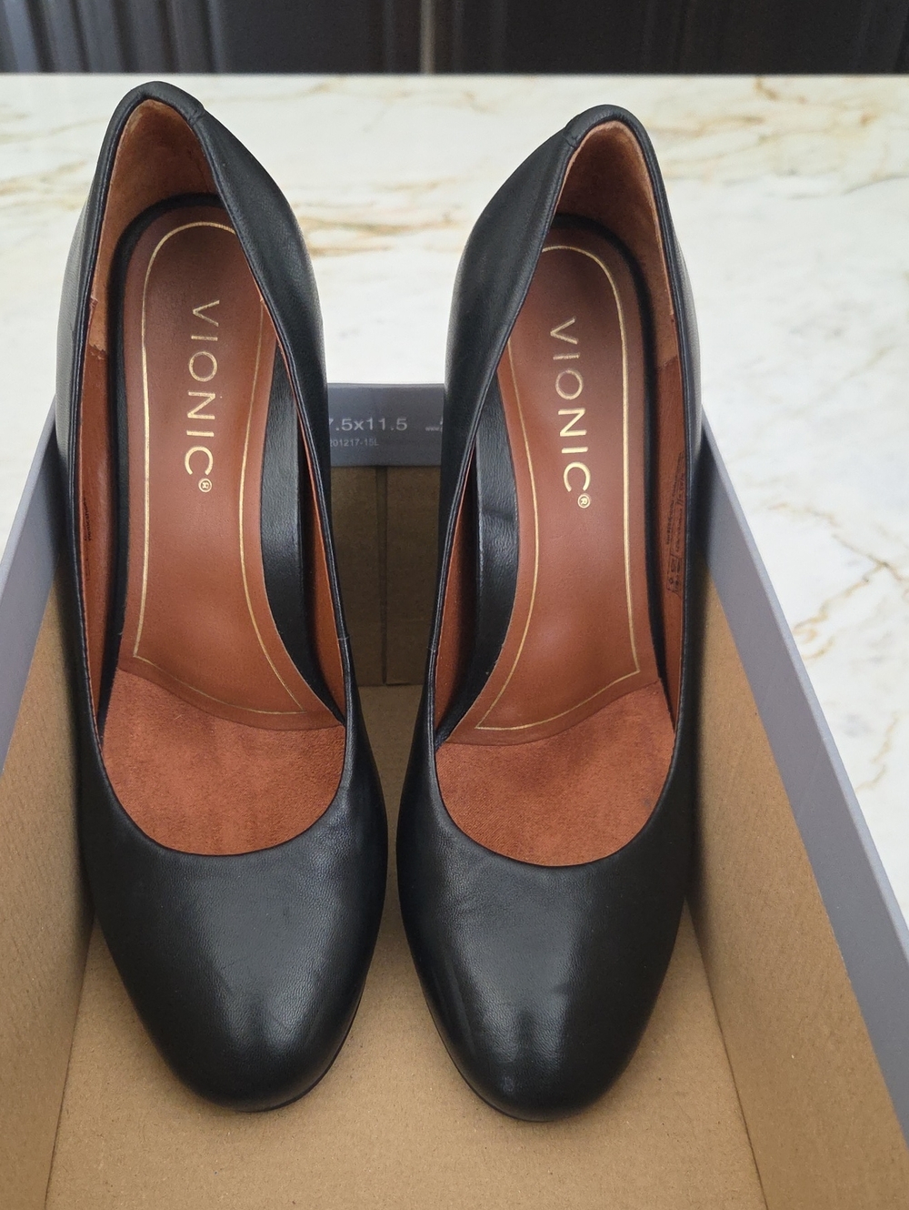 Vionic Mariana Black Leather Classic Round-Toe Pumps 6.5M